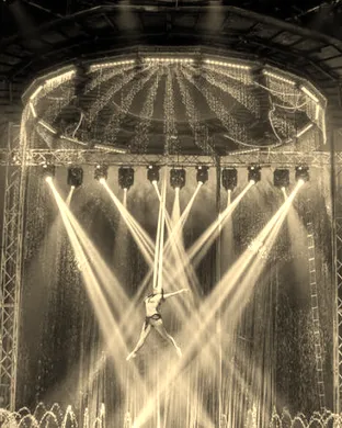 Cirque Italia: Water Circus - Metropolis